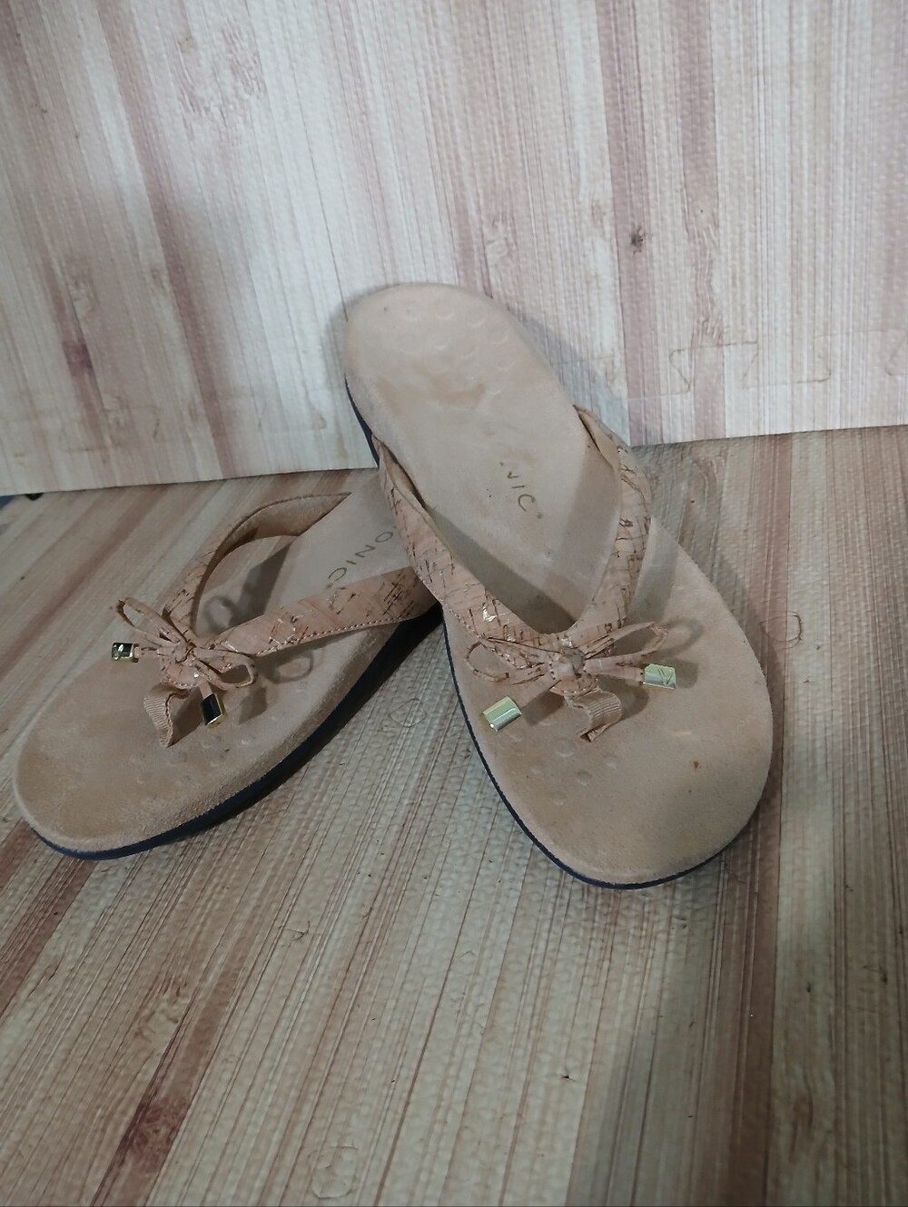 VIONIC Women's 8.5 Bella Cork/Gold Leather Orthopedic Flip Flop Sandal